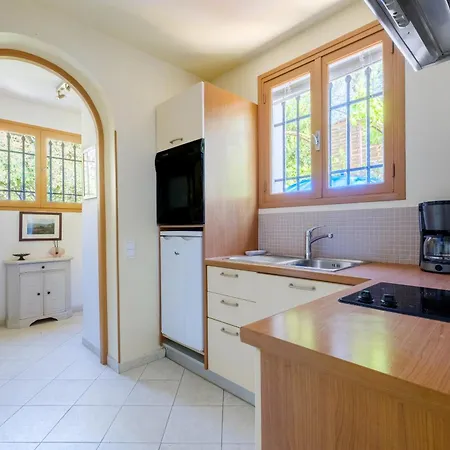 Grand Bougainvillee Apartment