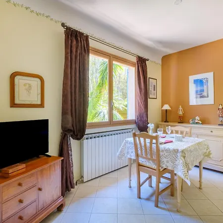 Grand Bougainvillee Apartman *